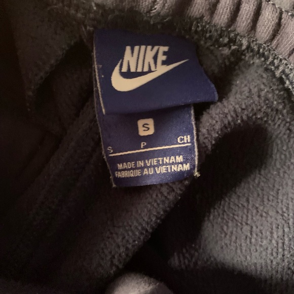 Navy vintage Nike sweat pants. - Picture 2 of 4